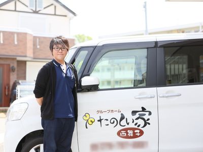 スタッフと車両