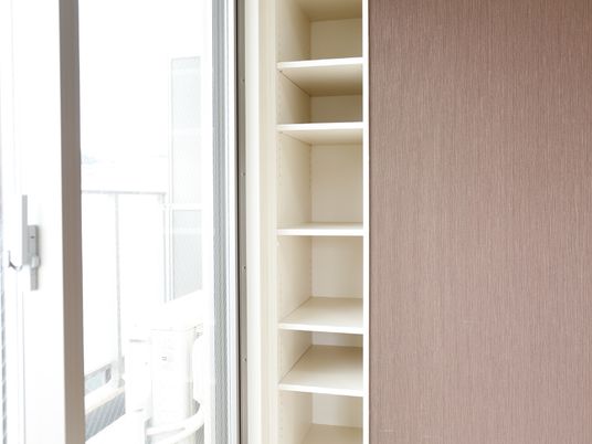 明るいベランダ付き居室