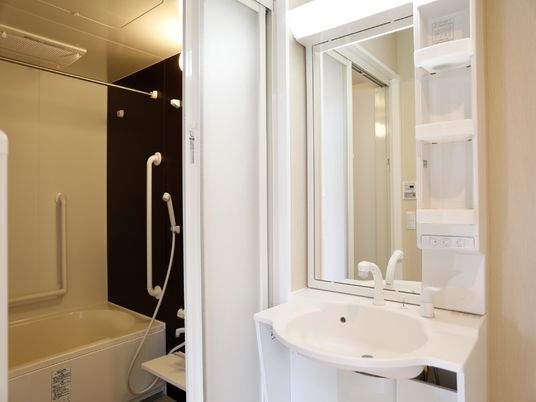 バリアフリーの浴室設備