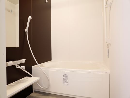バリアフリー設計の浴室