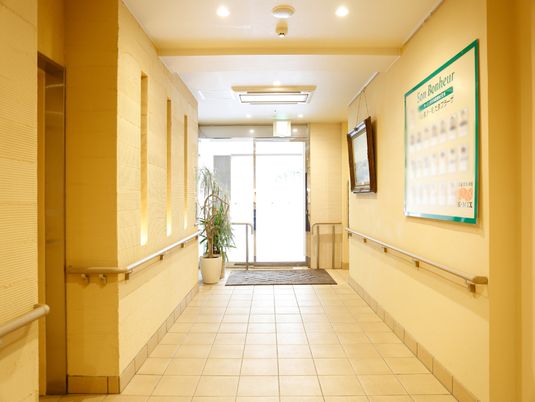 廊下と案内掲示板