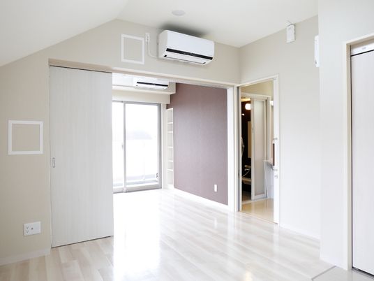 広々とした明るい居室