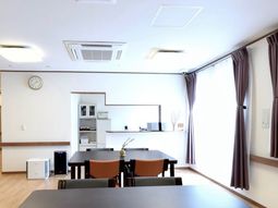 清潔な食堂スペース