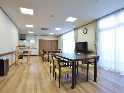広々とした明るい居室
