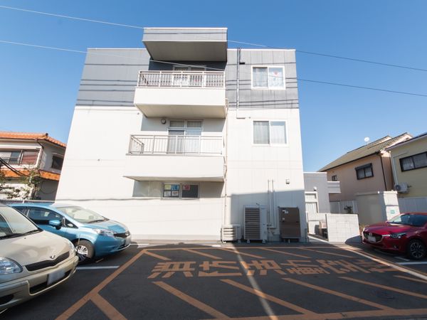 清潔な建物の外観