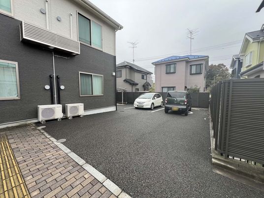 駐車場がある外観