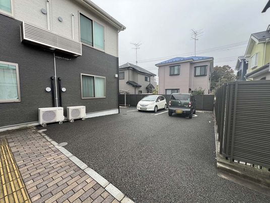 駐車場がある外観