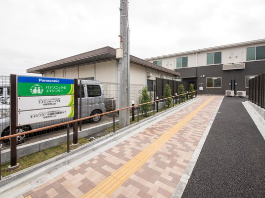 新築そうな施設外観