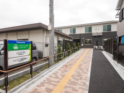 新築っぽい建物エントランス