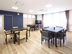 広々した明るい食堂