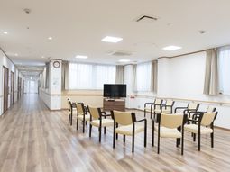 明るい待合室の空間