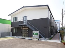 モダンな外観の建物