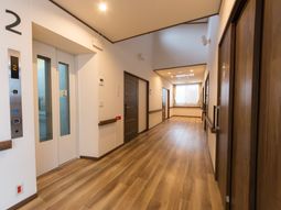 清潔感ある廊下の風景