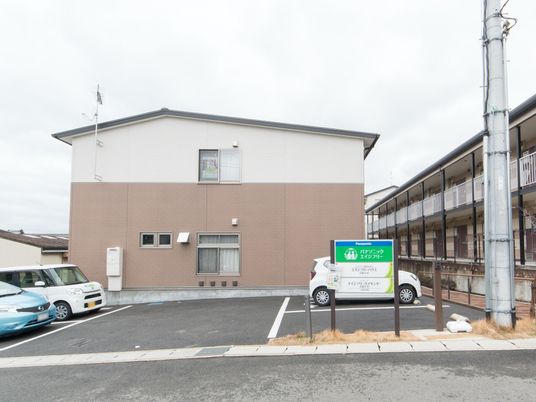 外観と駐車場