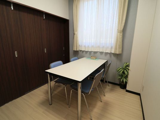 シンプルな洋室