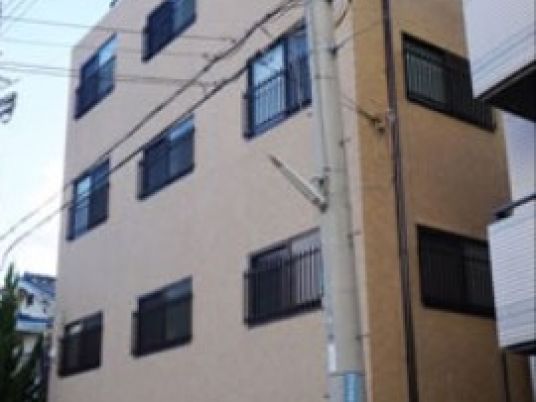 ベージュの外観の建物