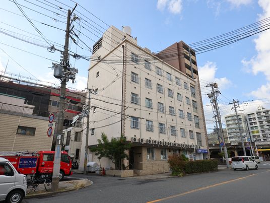 都会の建物外観
