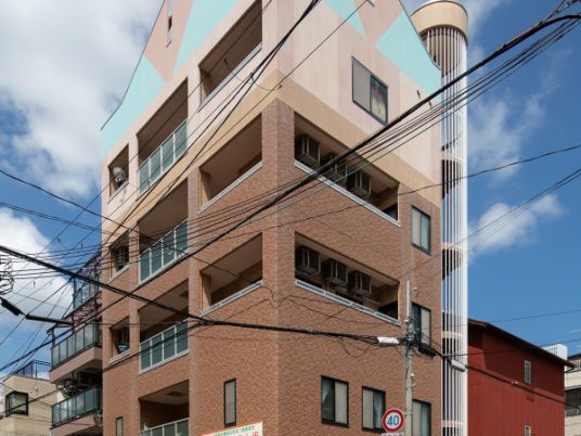 職員募集の建物外観