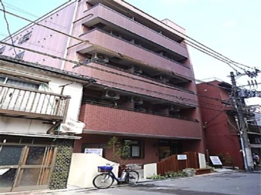 高層の建物外観