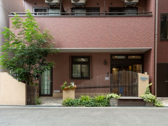 清潔感あるエントランス