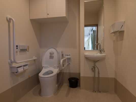 バリアフリーのトイレ空間