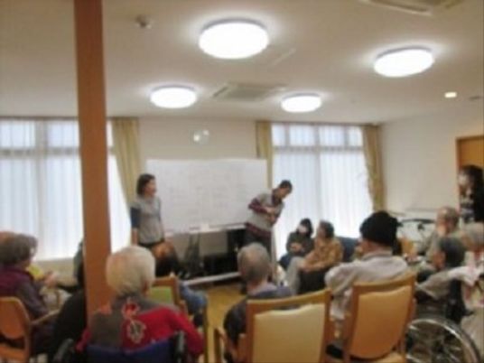 活動する人々の多目的室