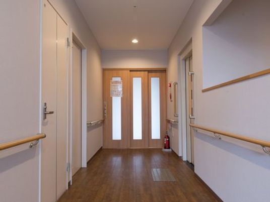 廊下の明るいイメージ