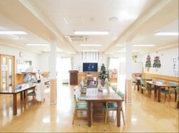 明るい空間の食堂