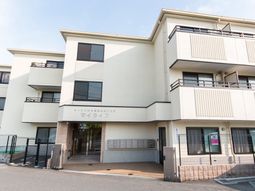 清潔感ある施設のエントランス