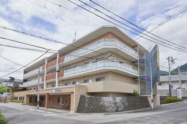 入口が広々とした建物