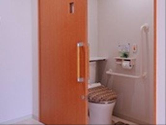 手すり付きトイレ空間