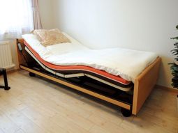 快適な居室のシングルベッド