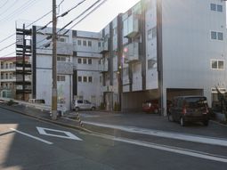 モダンな建物の外観