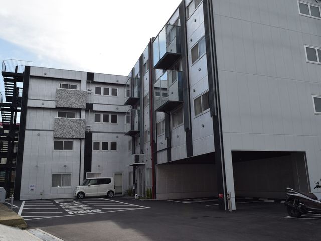 清潔感のある外観 外観 洗練された外観の施設で、専門性を生かした快適な職場環境を整えています。あなたの力をお貸しください。