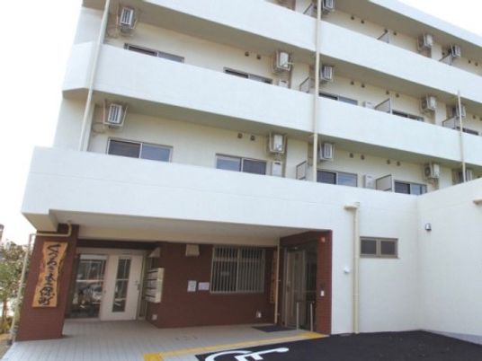 きれいな施設の入口