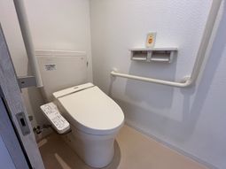 安全な設備のトイレ