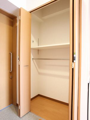 清潔な空間のクローゼット