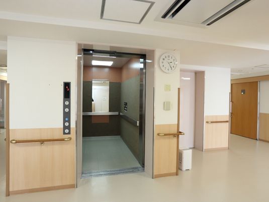 清潔なエレベーターホール