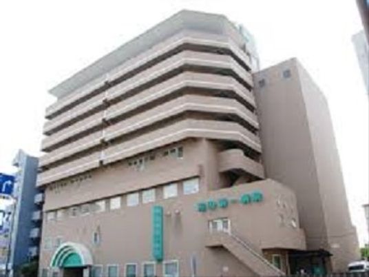 多階層のモダンな建物