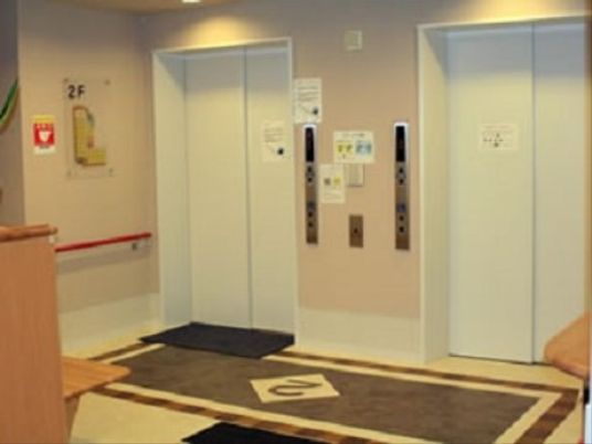 清潔感のあるエレベーター前