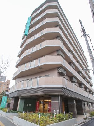 多階層の建物の外観
