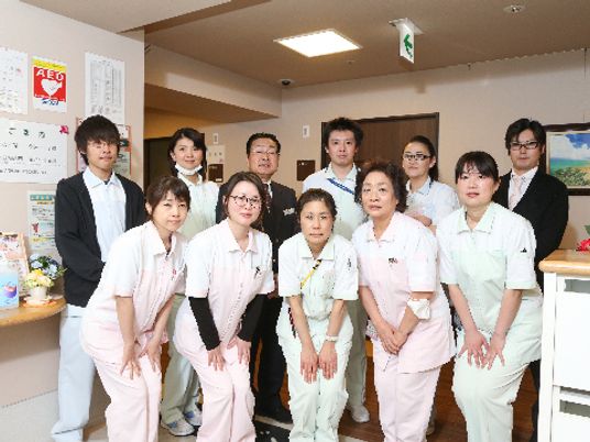 スタッフの笑顔の集合