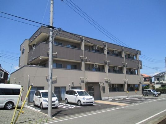 現代的な外観の建物