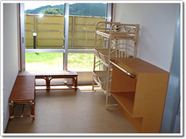 開放感のある居室 居室 自然光が差し込む居室は、快適な空間を提供します。日々の生活を明るく過ごせます。