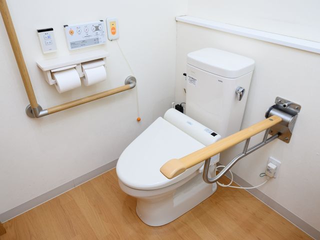 バリアフリー設計のトイレ