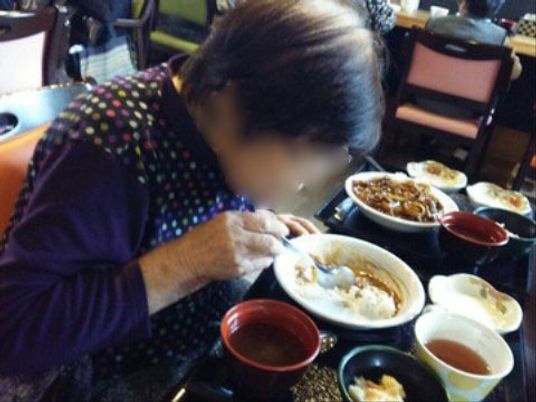 食事する利用者の様子