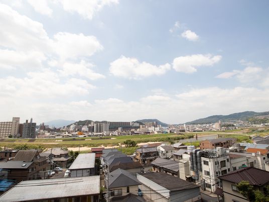 都市の眺望と空