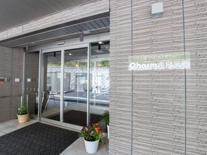 清潔感ある施設のエントランス