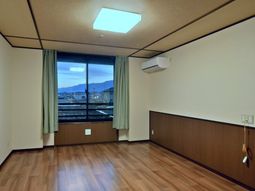 明るい空間の洋室