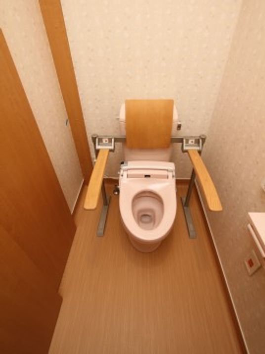 バリアフリー設計トイレ